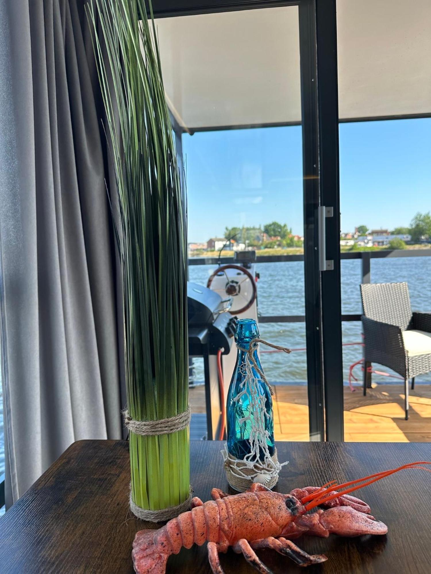 Premium Hausboot Trave Traum Apartment Любек Екстериор снимка