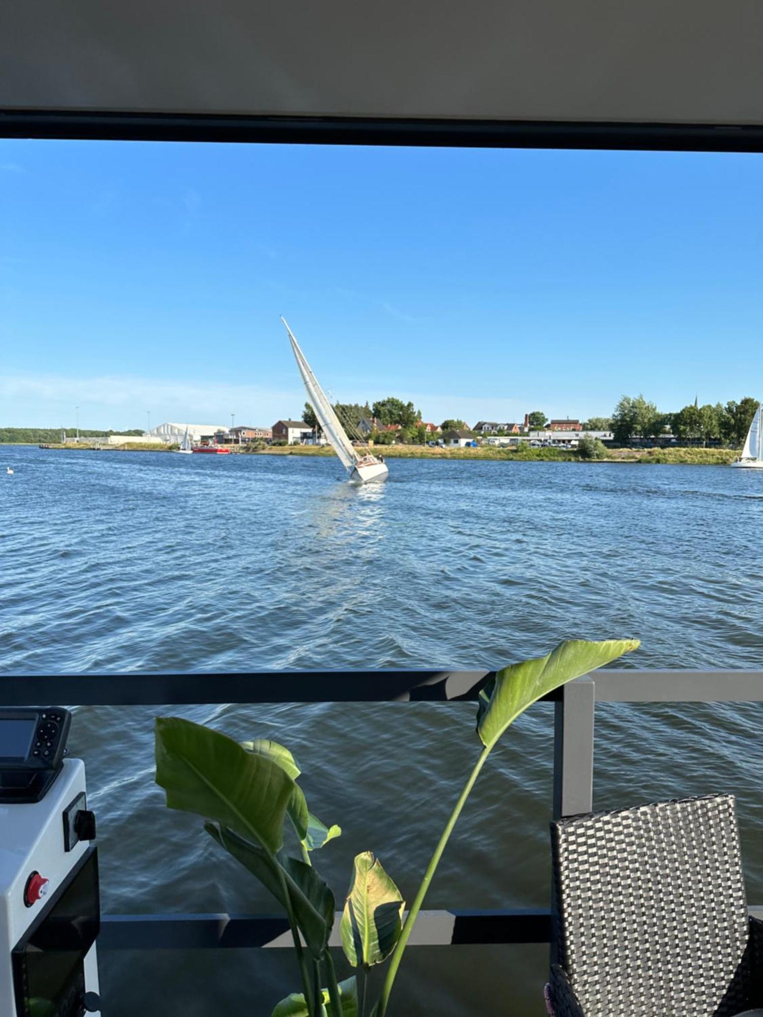 Premium Hausboot Trave Traum Apartment Любек Екстериор снимка