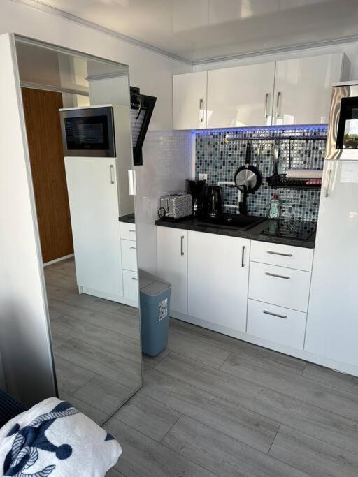 Premium Hausboot Trave Traum Apartment Любек Екстериор снимка