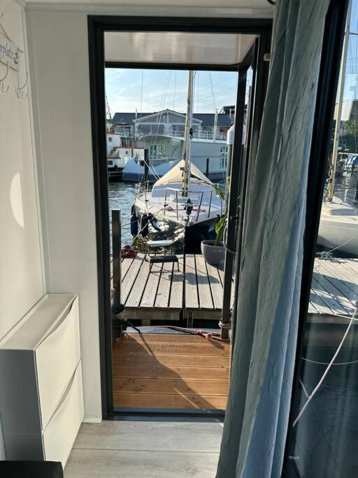 Premium Hausboot Trave Traum Apartment Любек Екстериор снимка